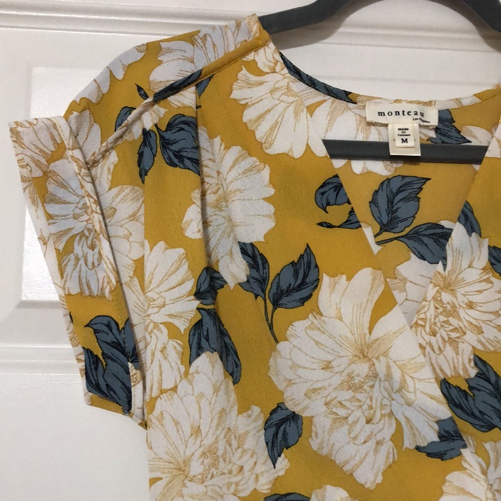 MONTEAU NWOT yellow floral midi dress